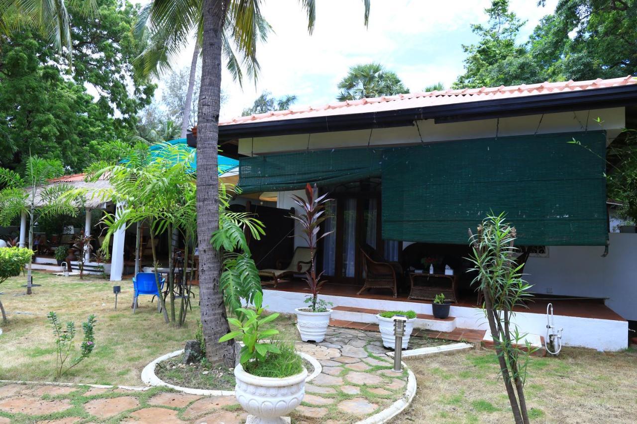 Coconut Beach Lodge Trincomalee Exterior photo