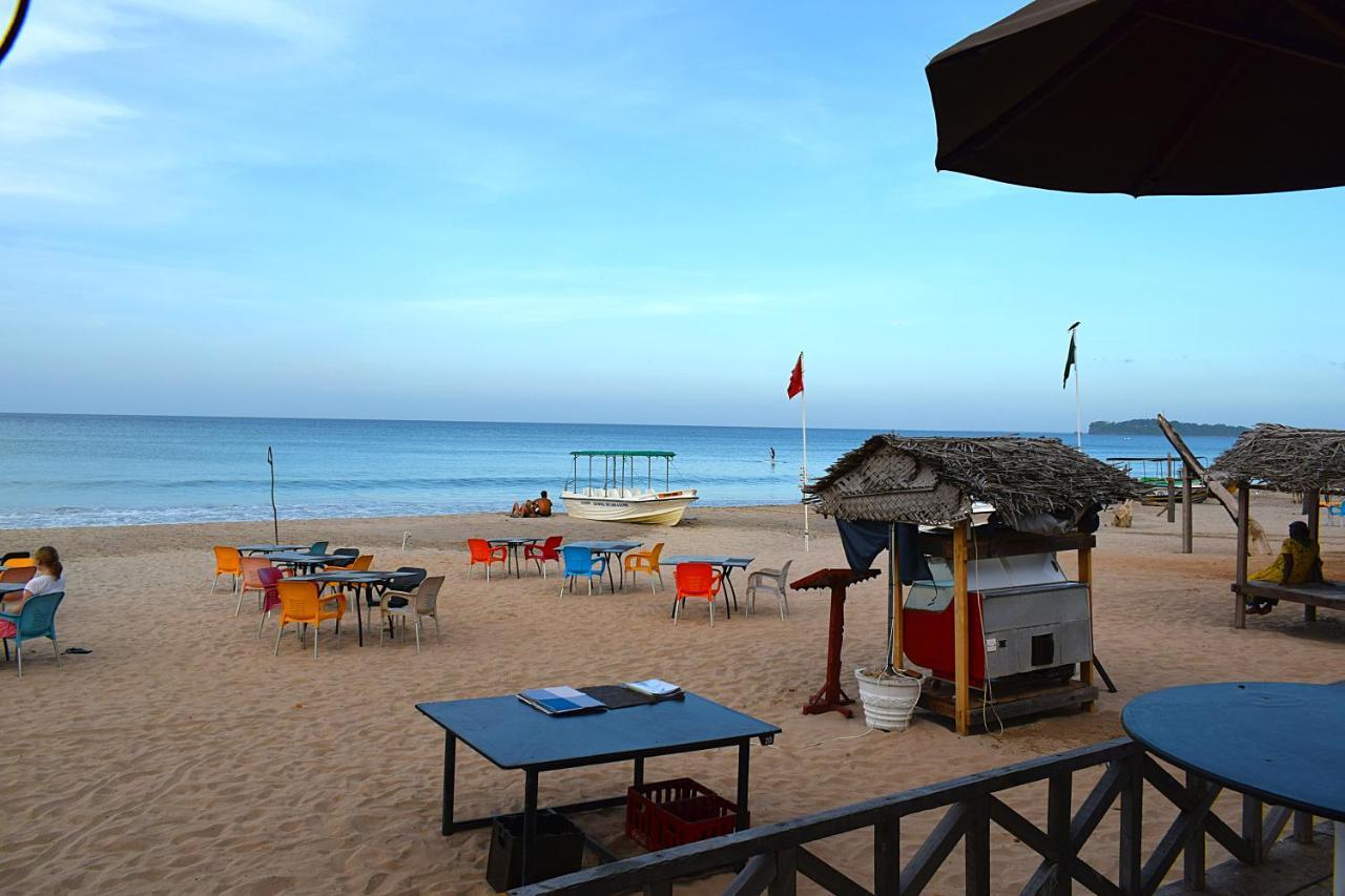 Coconut Beach Lodge Trincomalee Exterior photo