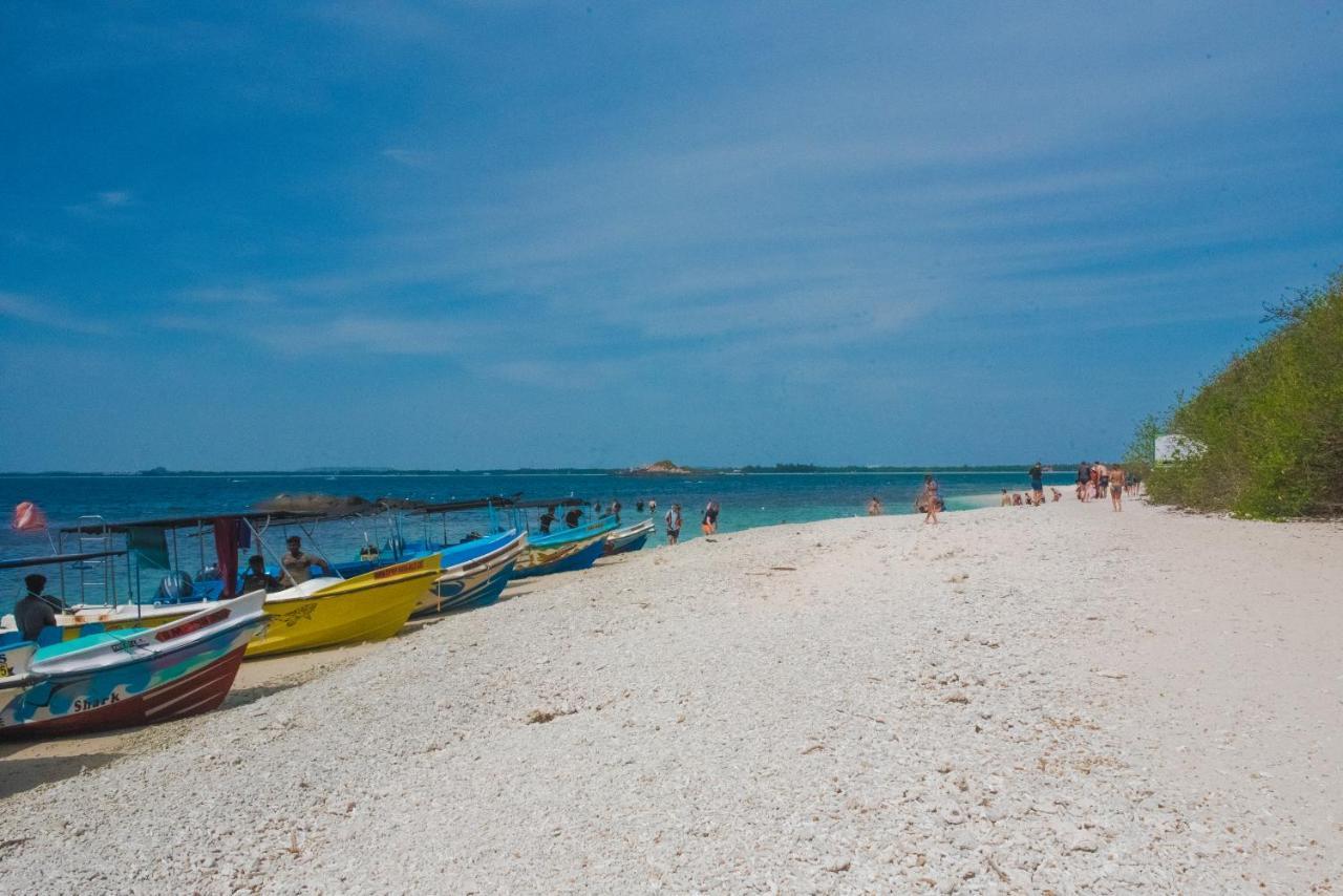 Coconut Beach Lodge Trincomalee Exterior photo