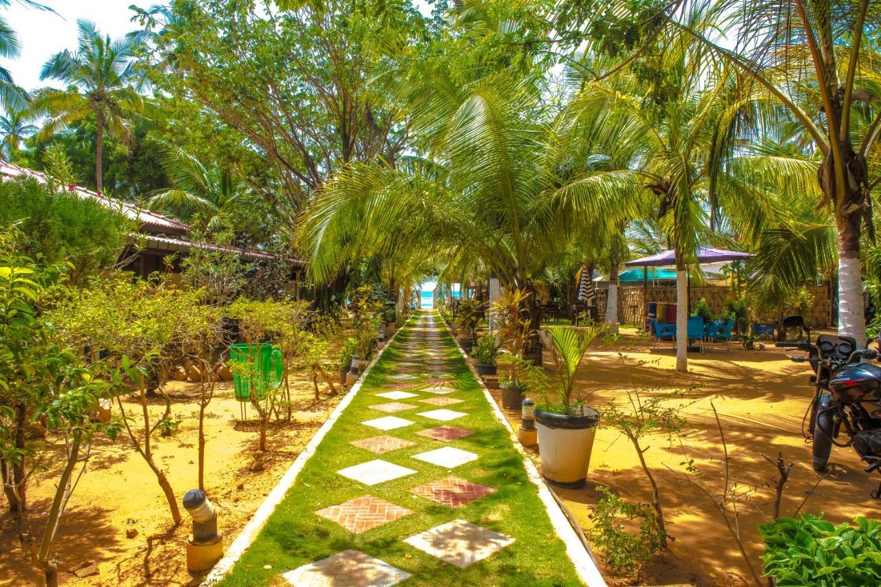 Coconut Beach Lodge Trincomalee Exterior photo